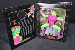 lot 1 image: Green Goblin Action Figure - Toy Biz Famous Covers Series