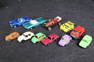 lot 5 image: Mini Die-Cast Cars - Assorted Colors & Styles