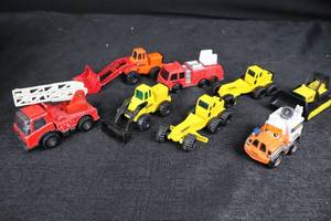 lot 8 image: Construction Vehicles - Tonka