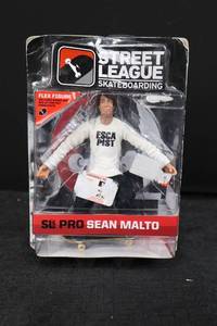 lot 20 image: Figure - Street League Skateboarding SLS Pro Sean Malto Flex Figure