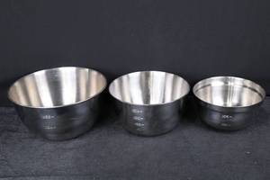 lot 490 image: Stainless Steel Mixing Bowls - Wazir Chand & Co Set of 3