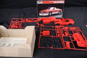 lot 30 image: Convertible Mustang Model Kit - Revell 125 Scale