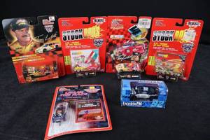 lot 39 image: Stock Rods Die-Cast Lot - Racing Champions Kelloggs & Excedrin PM 92