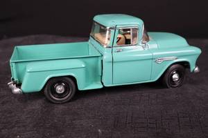 lot 40 image: Chevrolet Pickup Truck - Motormax 1957 3100 Stepside Lowrider Turquoise