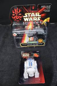 lot 84 image: Star Wars Episode I Flash Cannon Accessory Set - R2-D2 Figure