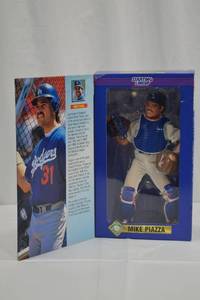 lot 113 image: Starting Lineup Mike Piazza 1997 Edition 12-Inch Poseable Figure