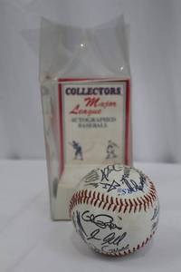 lot 171 image: MLB Collectors Autographed Baseball