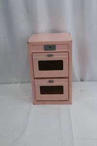 lot 182 image: General Electric Appearance Replicas by Strieto Pink Miniature Stove