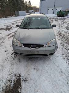 lot 5 image: 2006 FORD FOCUS  GREEN