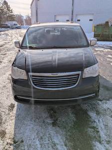 lot 4 image: 2013 CHRYSLER TOWN & COUNTRY  BLACK
