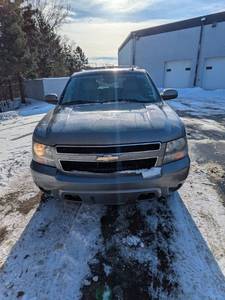 lot 6 image: 2008 CHEVROLET SUBURBAN TAN