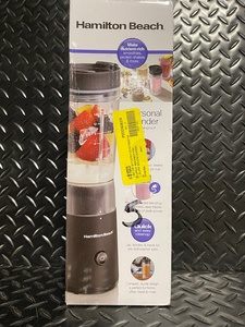 lot 80 image: Hamilton Beach Kitchen Appliance Lot - Personal Blender & Slow Cooker