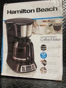 lot 90 image: Hamilton Beach Programmable Coffee Maker - 12-Cup Capacity