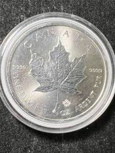lot 18 image: 2021 CANADIAN MAPLE LEAF 1 TROY OZ .9999 FINE SILVER IN AIRTITE