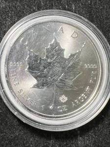 lot 37 image: 2021 CANADIAN MAPLE LEAF 1 TROY OZ .9999 FINE SILVER IN AIRTITE