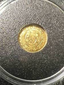 lot 47 image: 14TH GRAM .9999 FINE GOLD MONARCH METALS ROUND IN CASE
