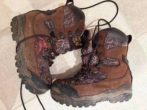 lot 7 image: Size 9.5 Mens Insulated Boots