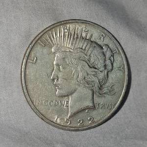 lot 4 image: 1922 Peace Dollar $1