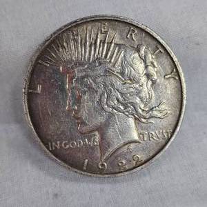 lot 14 image: 1922D Peace Dollar $1