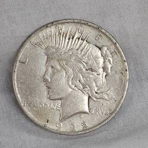 lot 16 image: 1922D Peace Dollar $1