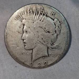 lot 2 image: 1922 Peace Dollar $1