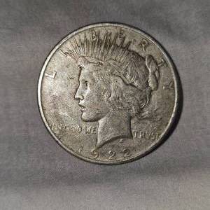 lot 40 image: 1922 Peace Dollar $1