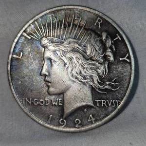 lot 41 image: 1924 Peace Dollar $1