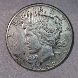 lot 42 image: 1922 Peace Dollar $1