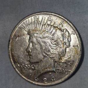 lot 43 image: 1924 Peace Dollar $1