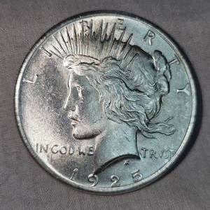 lot 44 image: 1925 Peace Dollar $1 AU
