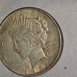 lot 52 image: 1922 Peace Dollar $1