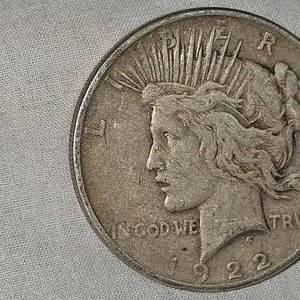 lot 54 image: 1922D Peace Dollar $1