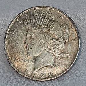 lot 61 image: 1922 Peace Dollar $1