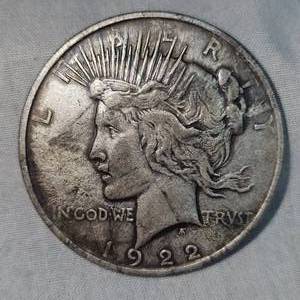lot 25 image: 1922 D Peace Dollar $1