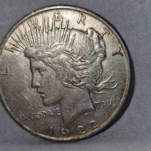 lot 33 image: 1922 Peace Dollar $1