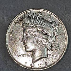 lot 38 image: 1923 Peace Dollar $1