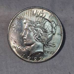 lot 77 image: 1922 Peace Dollar $1