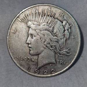 lot 80 image: 1922 Peace Dollar $1