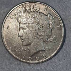 lot 81 image: 1925 Peace Dollar $1