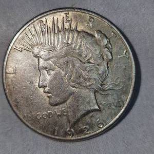 lot 82 image: 1922 Peace Dollar $1