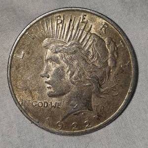 lot 83 image: 1922 Peace Dollar $1