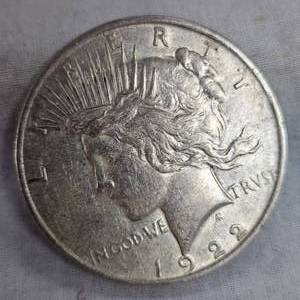 lot 92 image: 1922 Peace Dollar $1-Very Nice