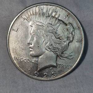 lot 67 image: 1923D Peace Dollar $1