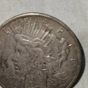 lot 72 image: 1922 Peace Dollar $1