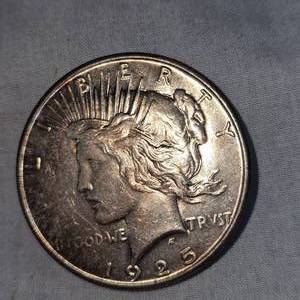 lot 102 image: 1925 Peace Dollar $1-Nice Toning