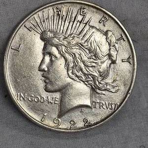 lot 113 image: 1922 Peace Dollar $1