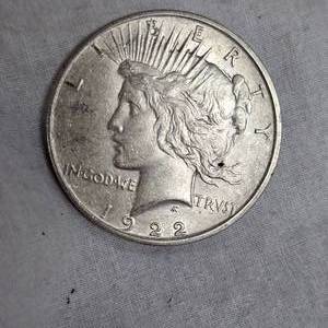 lot 114 image: 1922 Peace Dollar $1