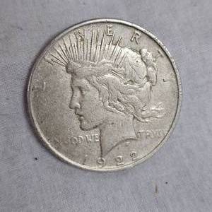 lot 116 image: 1922 Peace Dollar $1