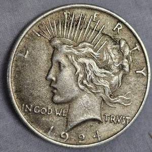 lot 118 image: 1924 Peace Dollar $1