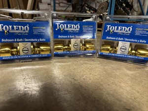 lot 79 image: Lot of 3 Toledo Bedroom and Bath knobset combo new